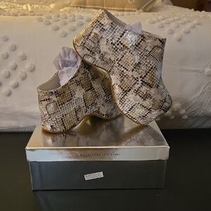 NWT Women's Snakeskin Mules